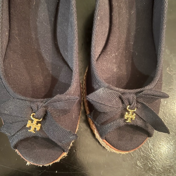 Tory Burch Black Wedge Shoes with Bow Accent - Picture 6 of 8